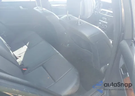 2012 Mercedes-Benz C 300 Sport 4Matic z USA, uszkodzony, nr VIN WDDGF8BB1CR200823